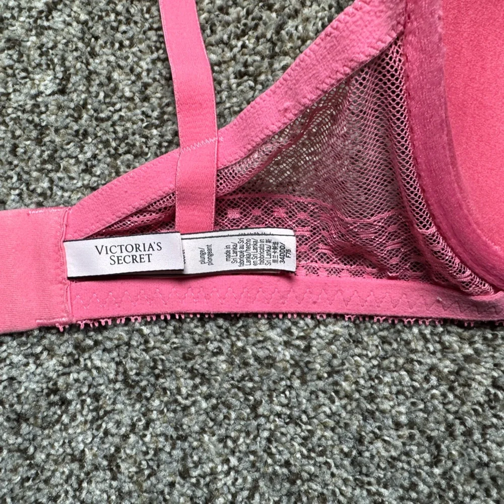 NWOT Victoria Secret Bra size 34DDD